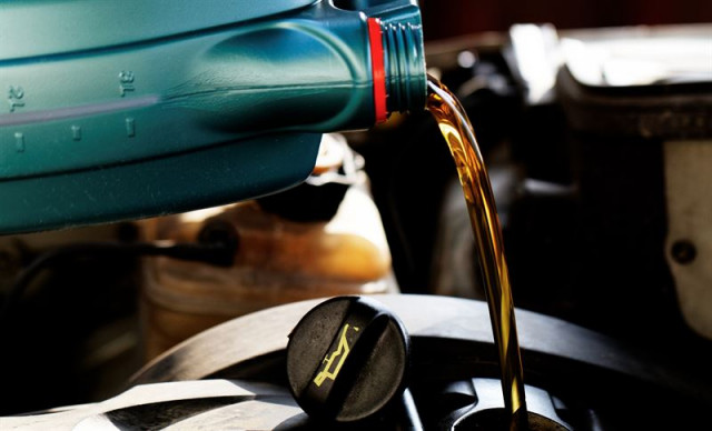 Niskie ciśnienie oleju w silniku - uszkodzenie pompy oleju. Kup u nas nawet 40% taniej