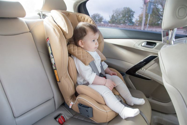 Jak wybrać fotelik samochodowy dla swojego dziecka? O czym warto pamiętać?