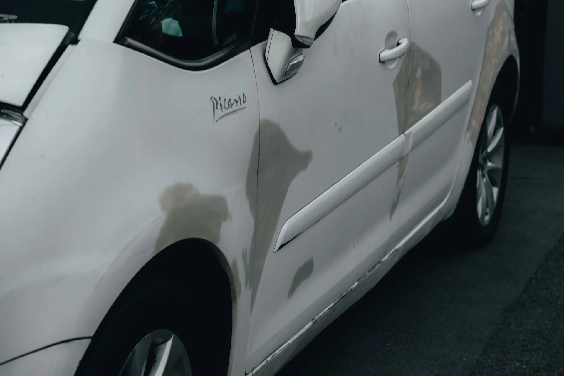 Jak wygląda uszkodzony lakier?