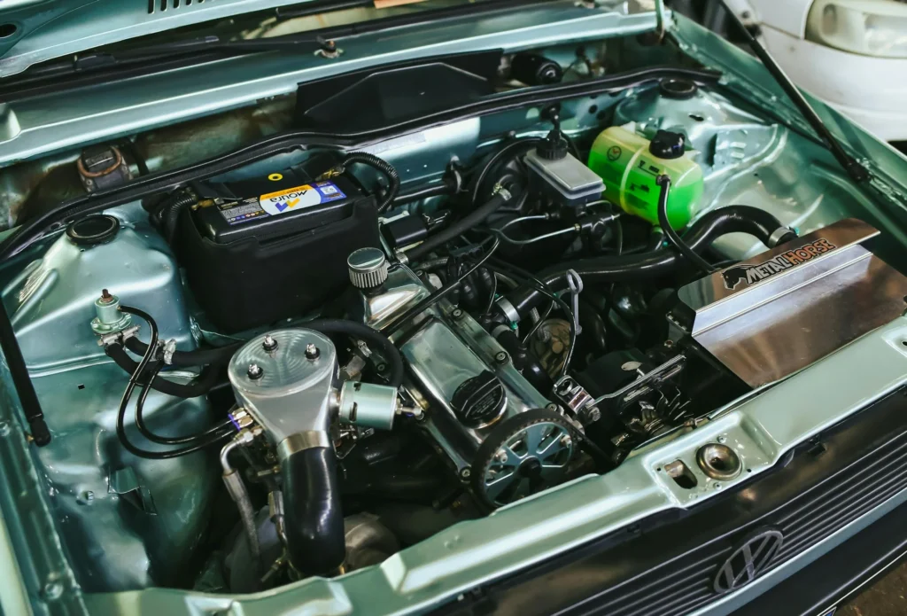 Dobra wiadomość jest taka, że modyfikacja elektroniczna jest procesem w pełni odwracalnym. Jeśli z jakiegoś powodu chiptuning nie spełni Twoich oczekiwań lub będziesz chciał sprzedać auto w stanie fabrycznym, warsztat może w każdej chwili wykonać przywrócenie ustawień fabrycznych.