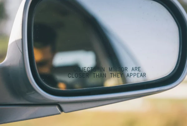 Producenci motoryzacyjni od lat szukają rozwiązań tego problemu, a jedną z najskuteczniejszych odpowiedzi jest technologia asferyczna.