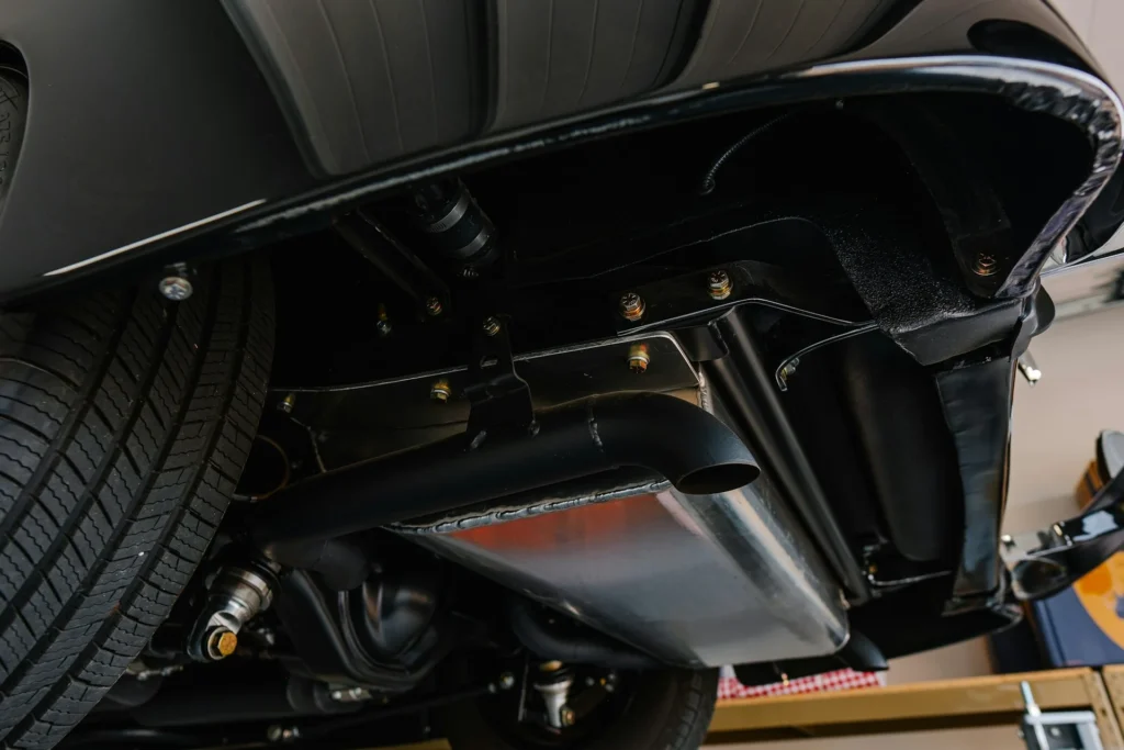 Katalizator samochodowy, fachowo określany jako reaktor katalityczny (lub konwerter katalityczny), to jeden z najbardziej kluczowych elementów współczesnego układu wydechowego.