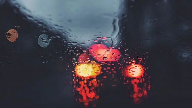 System jest niezwykle precyzyjny – nowoczesne czujniki (np. moduły RLFS) potrafią wykryć nawet zaledwie 0,005 mm wody na szybie.