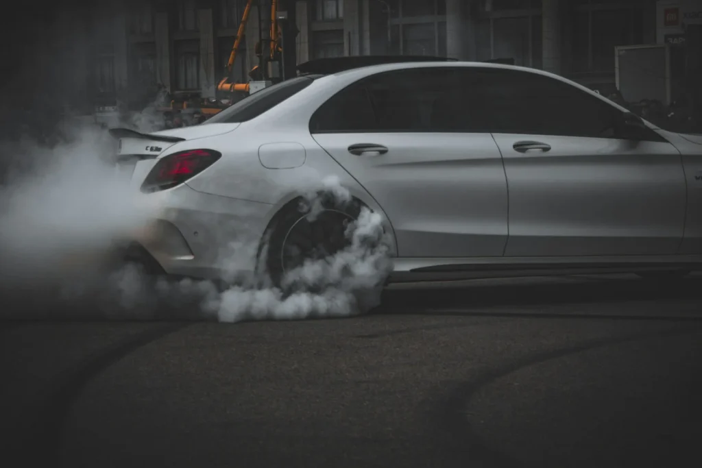 Prawidłowa praca silnika spalinowego zależy od precyzyjnego balansu. Aby doszło do efektywnego spalania, jednostka napędowa potrzebuje nie tylko paliwa, ale i ściśle określonej dawki tlenu.