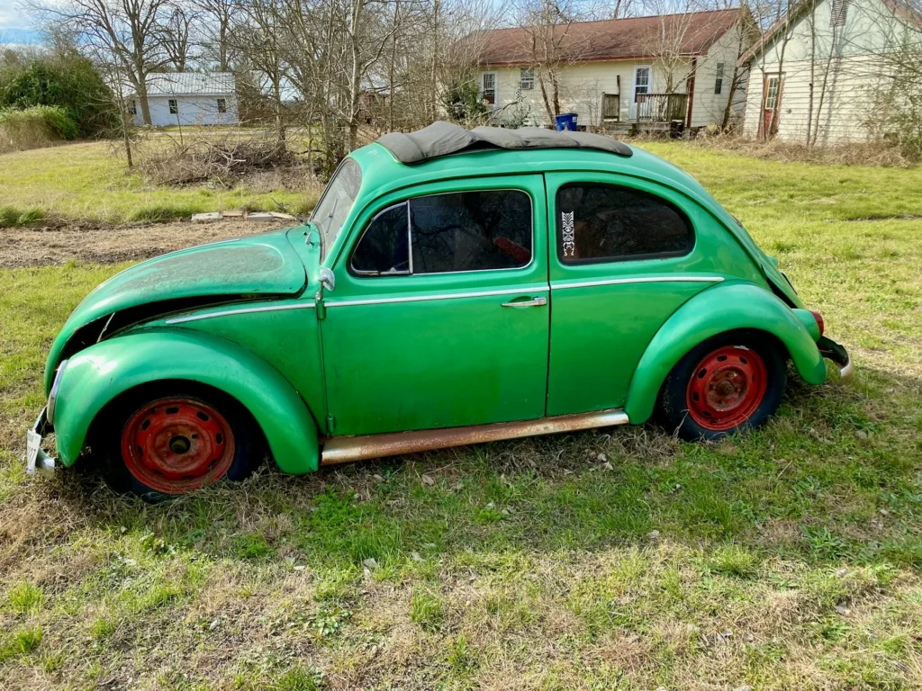 Uszkodzona podłużnica w samochodzie rzadko daje o sobie znać w sposób oczywisty dla laika, chyba że zniszczenia są katastrofalne.