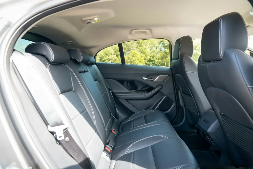 Posiadanie kurtyn powietrznych w samochodzie nakłada na użytkownika pewne ograniczenia eksploatacyjne.