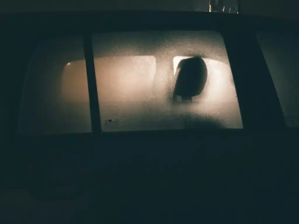 Internet pełen jest porad typu „lifehack”. Niektóre z nich są genialne w swojej prostocie, inne działają tylko w teorii. Przeanalizowaliśmy najpopularniejsze domowe metody, abyś wiedział, co warto przetestować.