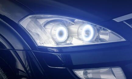 Jakie są główne zalety ksenonowych reflektorów samochodowych?