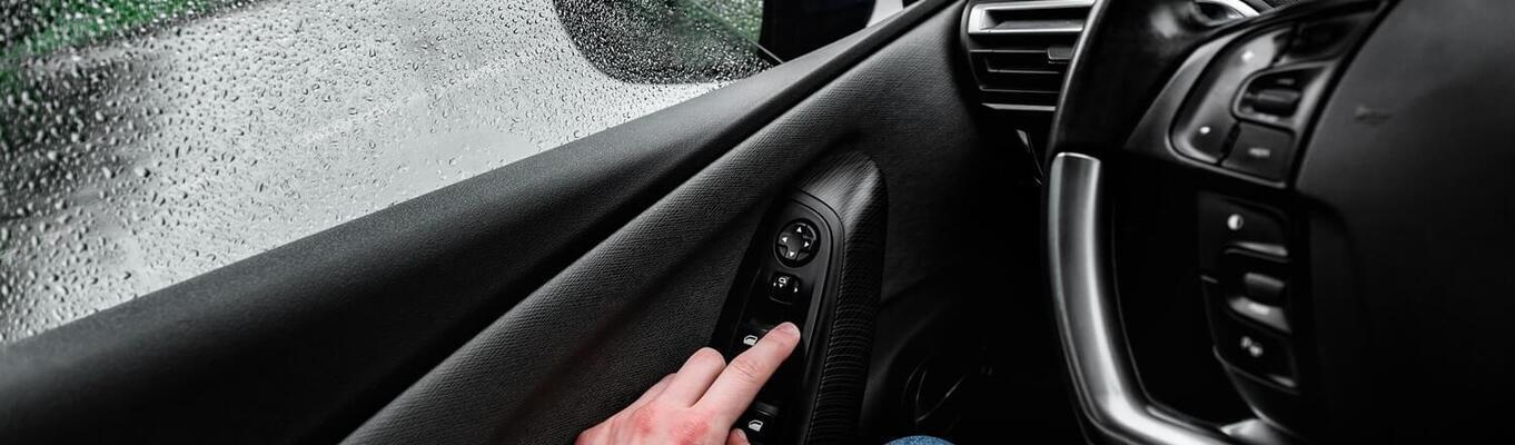 Jak wymienić ręczny mechanizm do otwierania szyby w samochodzie na elektryczny?