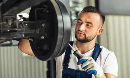 Klocki hamulcowe Textar Q+. Poznaj opinie o podkładce tłumiącej drgania Textar Q+