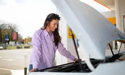 Bezpieczniki Ford Mondeo (2010-2014). Gdzie znaleźć skrzynkę z bezpiecznikami?