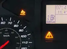 Kontrolka AdBlue w samochodzie - dlaczego się zapaliła, co z tym zrobić?