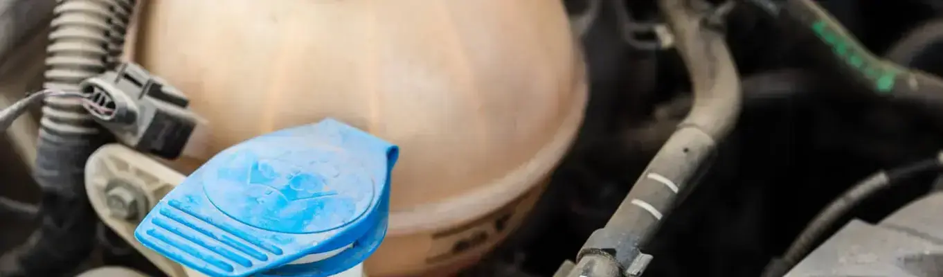 Jak dolewać płyn chłodniczy do samochodu? Jak spuszczać chłodziwo z układu zgodnie ze sztuką?