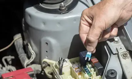 Bezpieczniki w Jeep Cherokee KK (2008-2012). Gdzie znajdują się skrzynki, jak wymienić bezpieczniki?